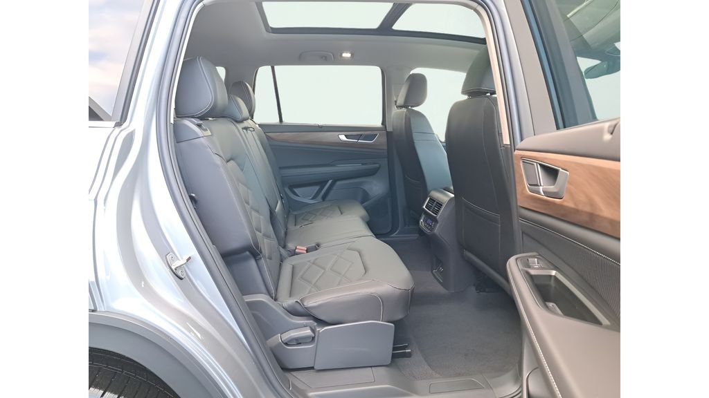 New 2026 Silver Volkswagen 2.0T SE w/Technology image 23