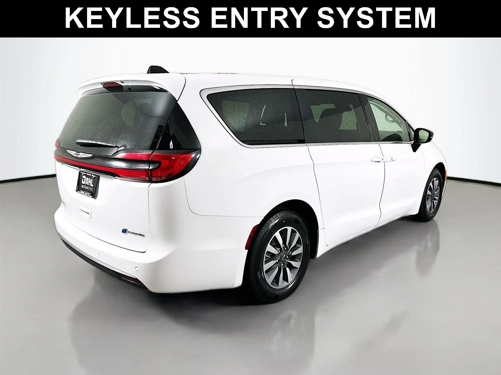 2024 Chrysler Pacifica PHEV Select - Photo 7