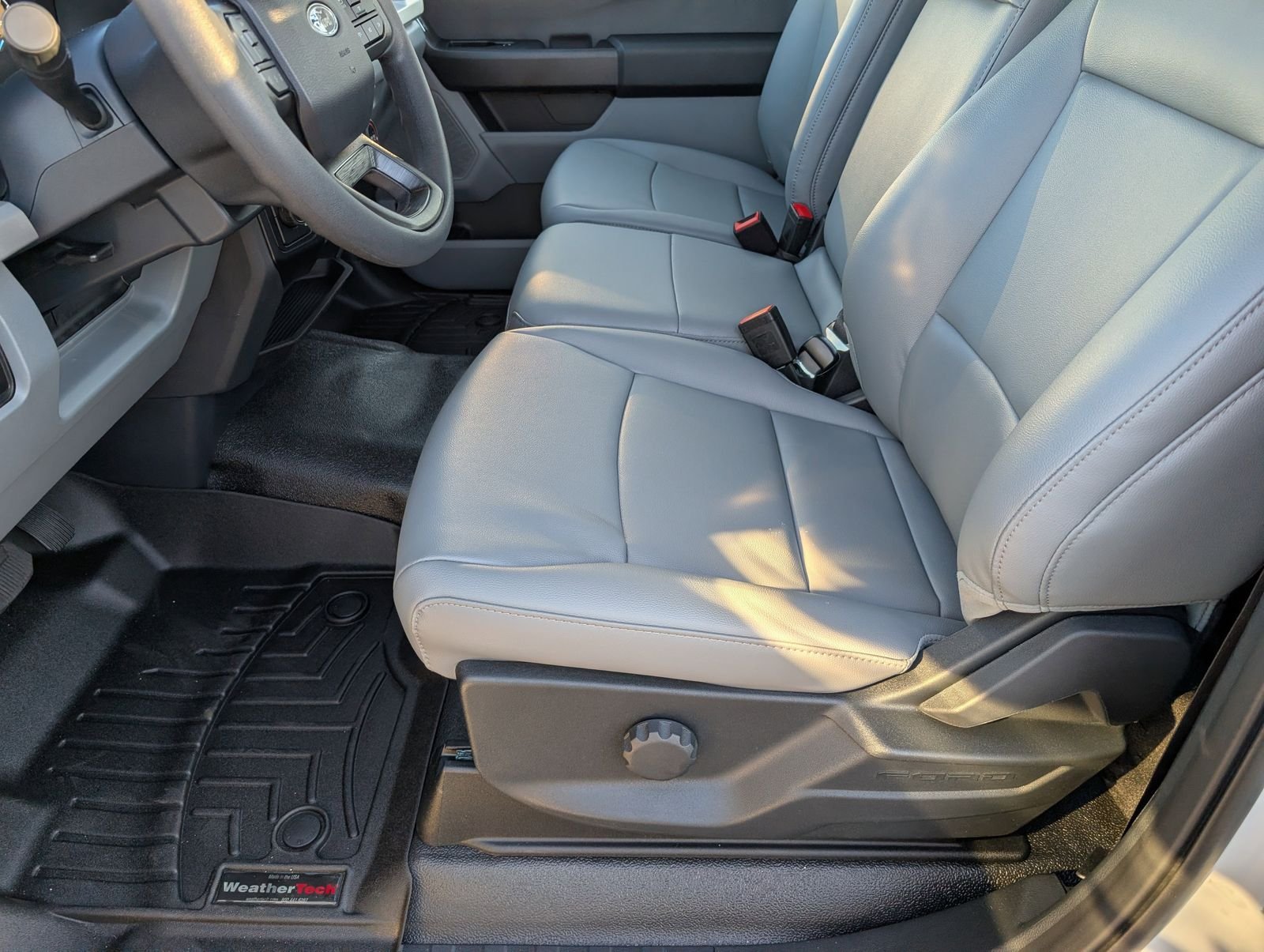 New 2026 Oxford White Ford XL image 13