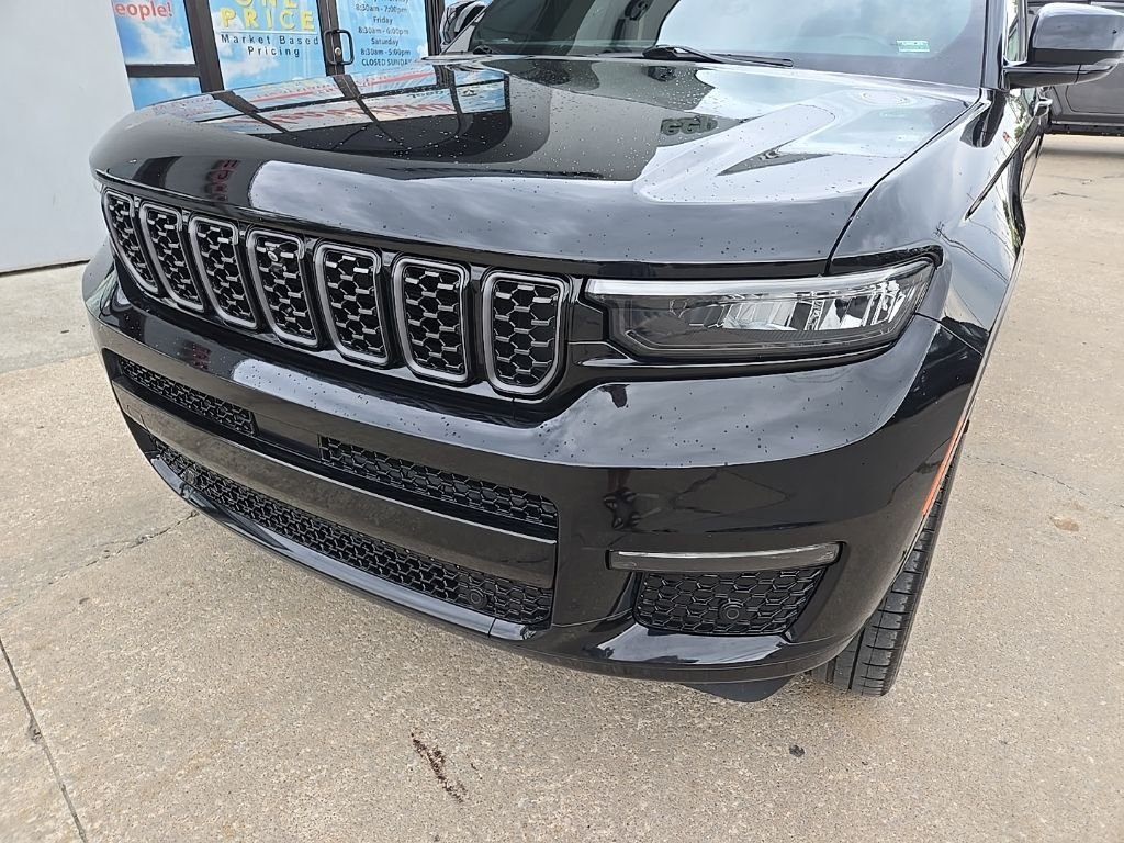Used 2024 Black Jeep Summit image 20