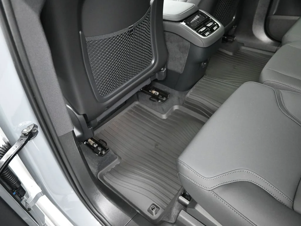 New 2026 Vapour Grey Volvo Core image 13