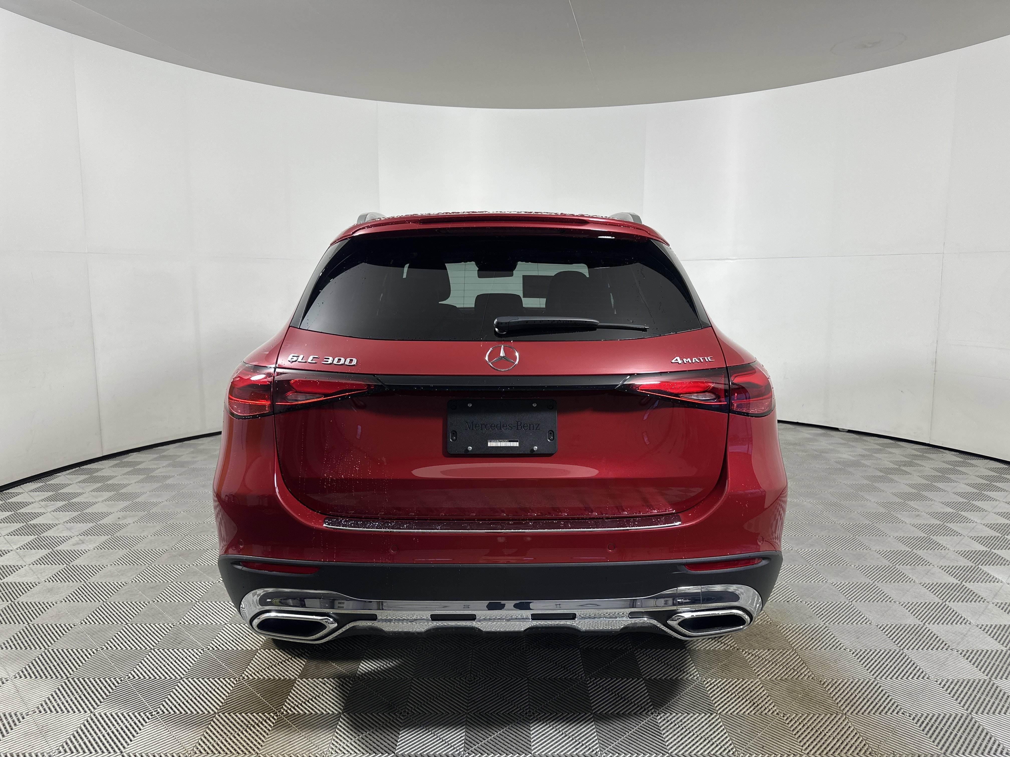 New 2026 MANUFAKTUR Patagonia Red Metallic Mercedes-Benz GLC 300 image 6