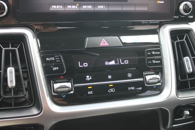 Used 2022 Red Kia S image 9