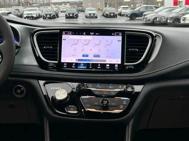2026 Chrysler Pacifica Limited - Photo 24