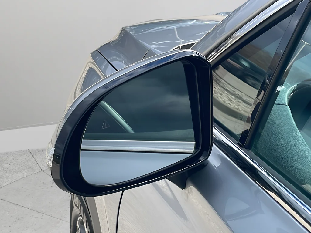 Used 2023 Silver Hyundai SEL image 9