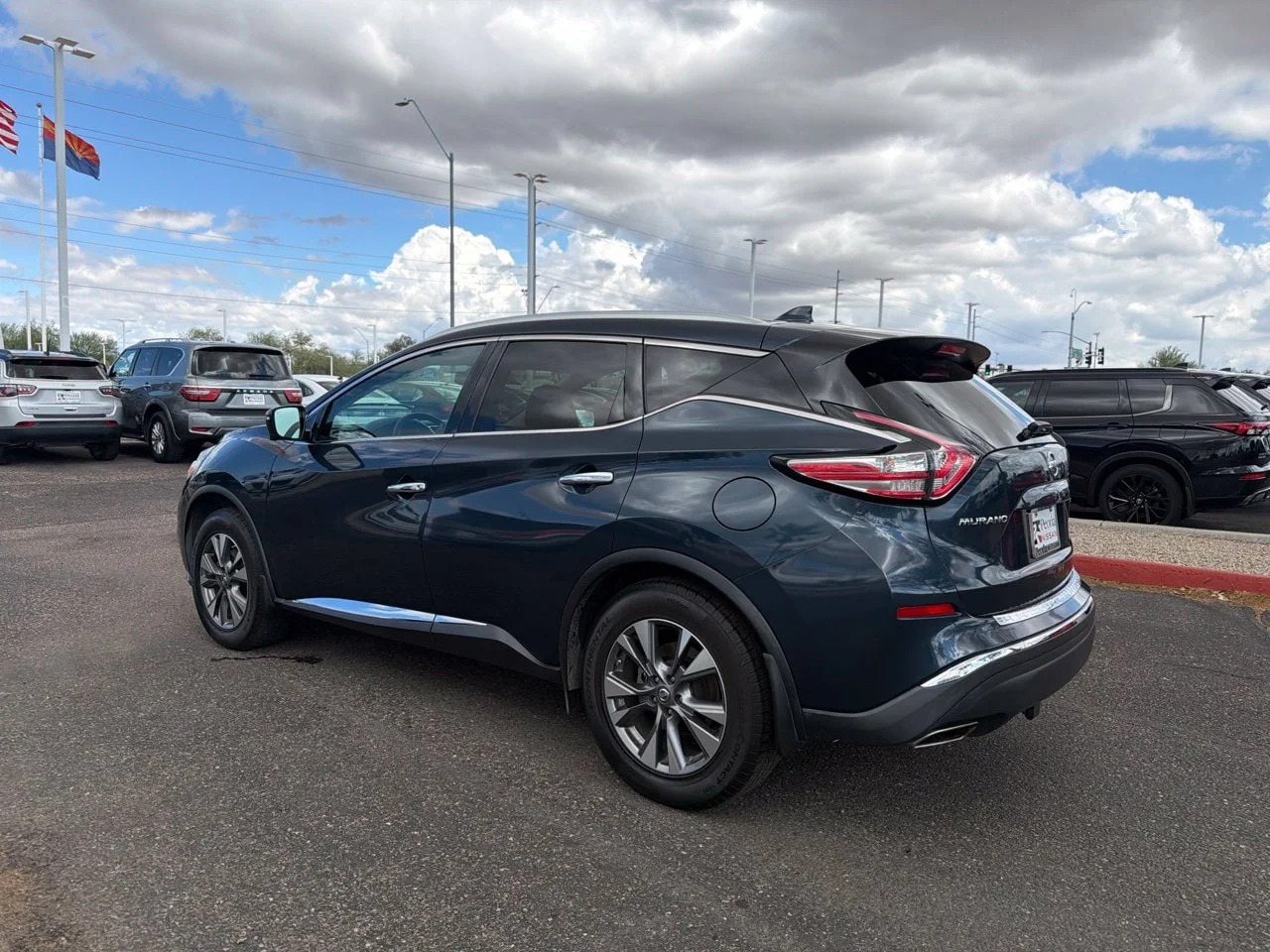 Used 2017 Arctic Blue Metallic Nissan SL image 6