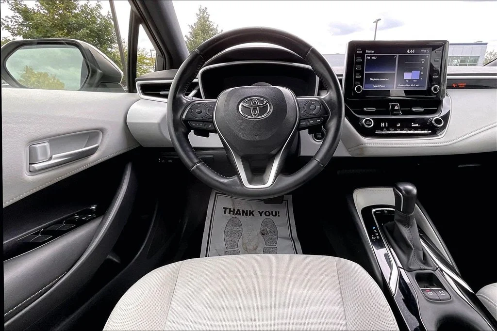Used 2019 White Toyota SE image 5