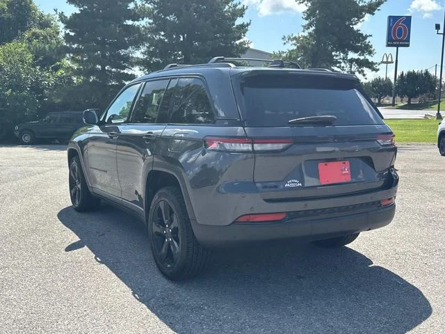 Used 2023 Gray Jeep Limited image 7