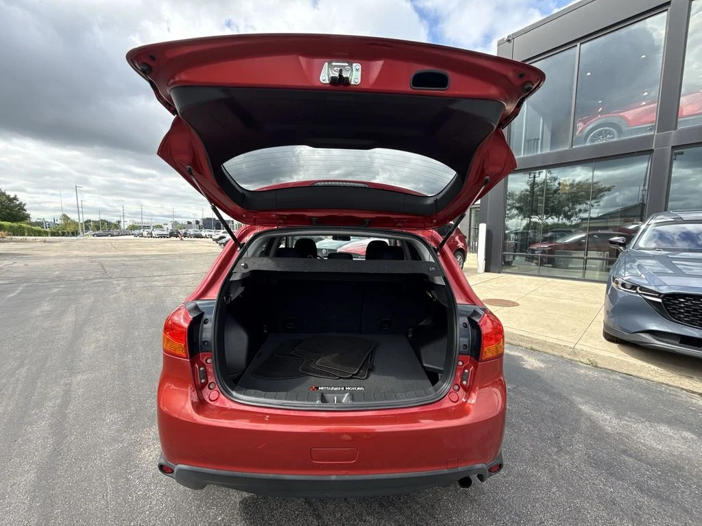 Used 2016  Mitsubishi ES image 22
