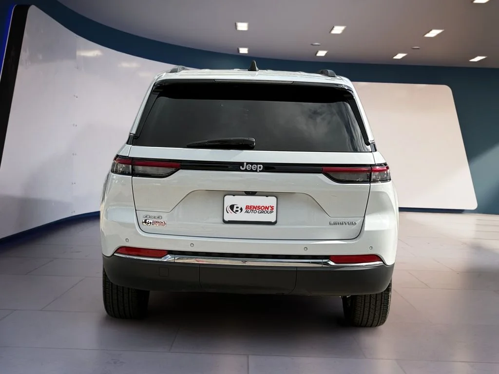 Used 2024 White Jeep Limited image 4