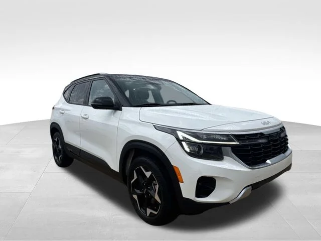 Used 2025 White Kia S image 5