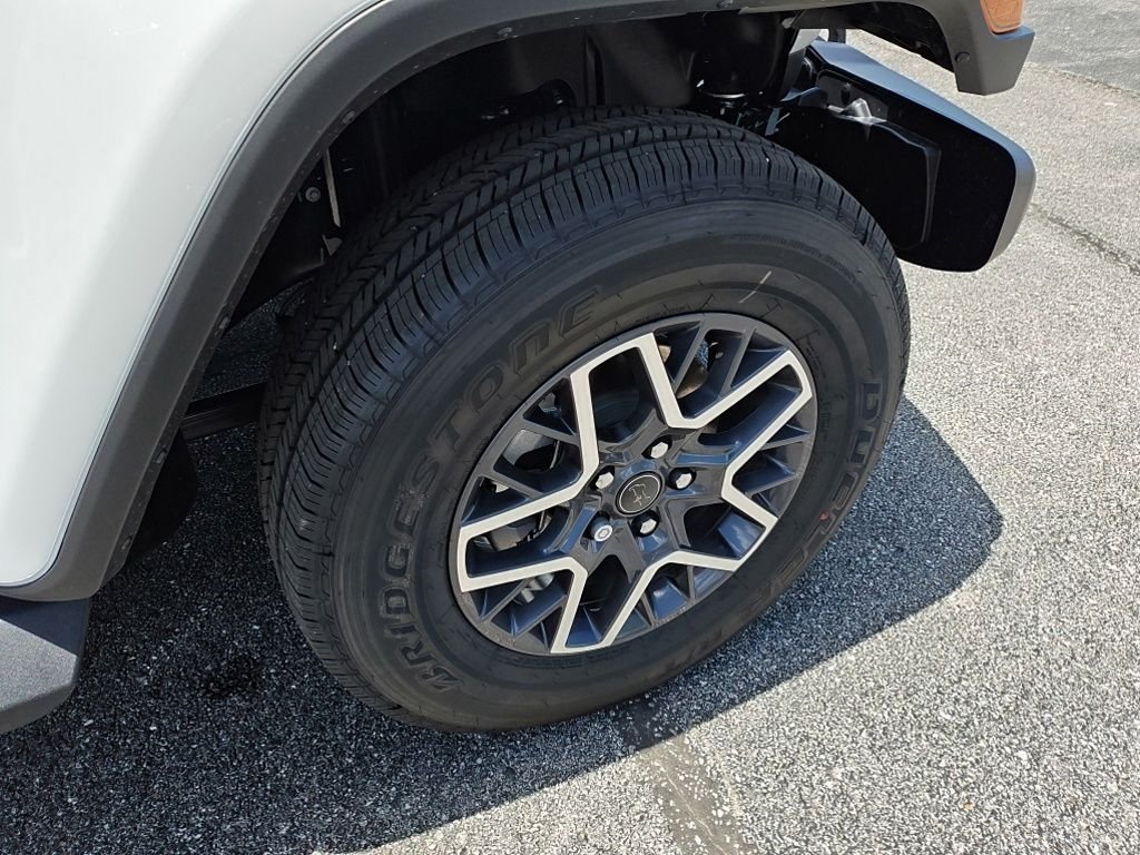 New 2026 Bright White Clear-Coat Exterior Paint Jeep Sahara image 13