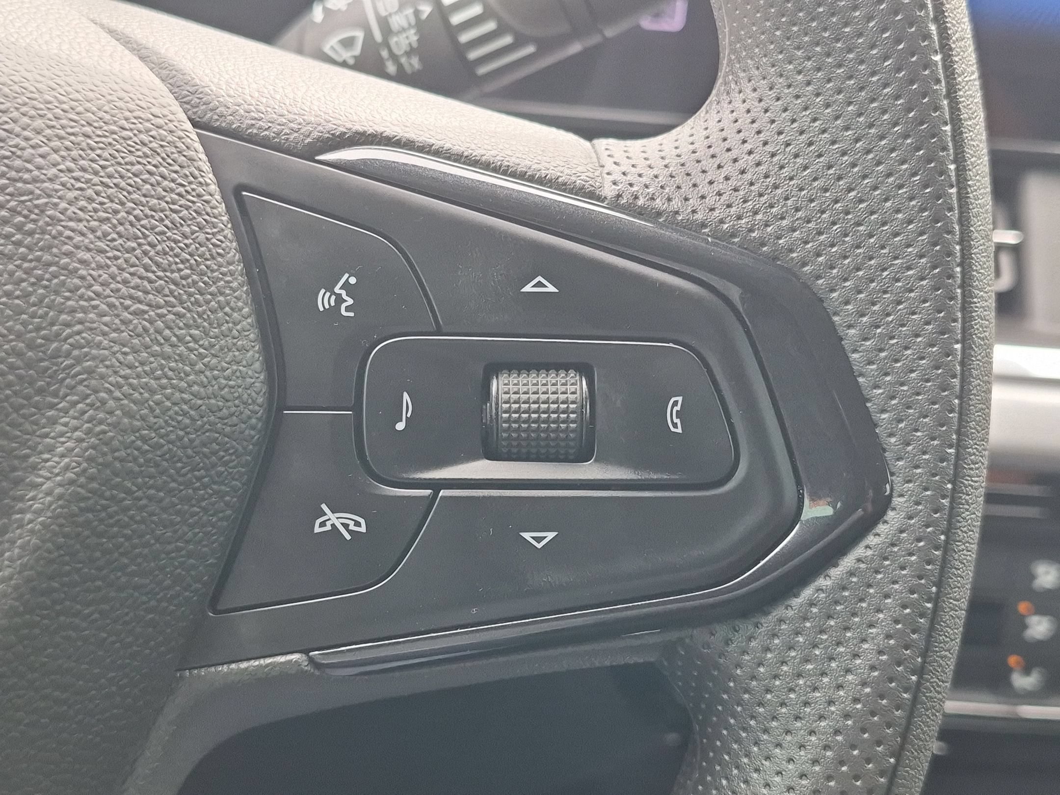 Used 2024 Mosaic Black Metallic Chevrolet LT 2WD image 15