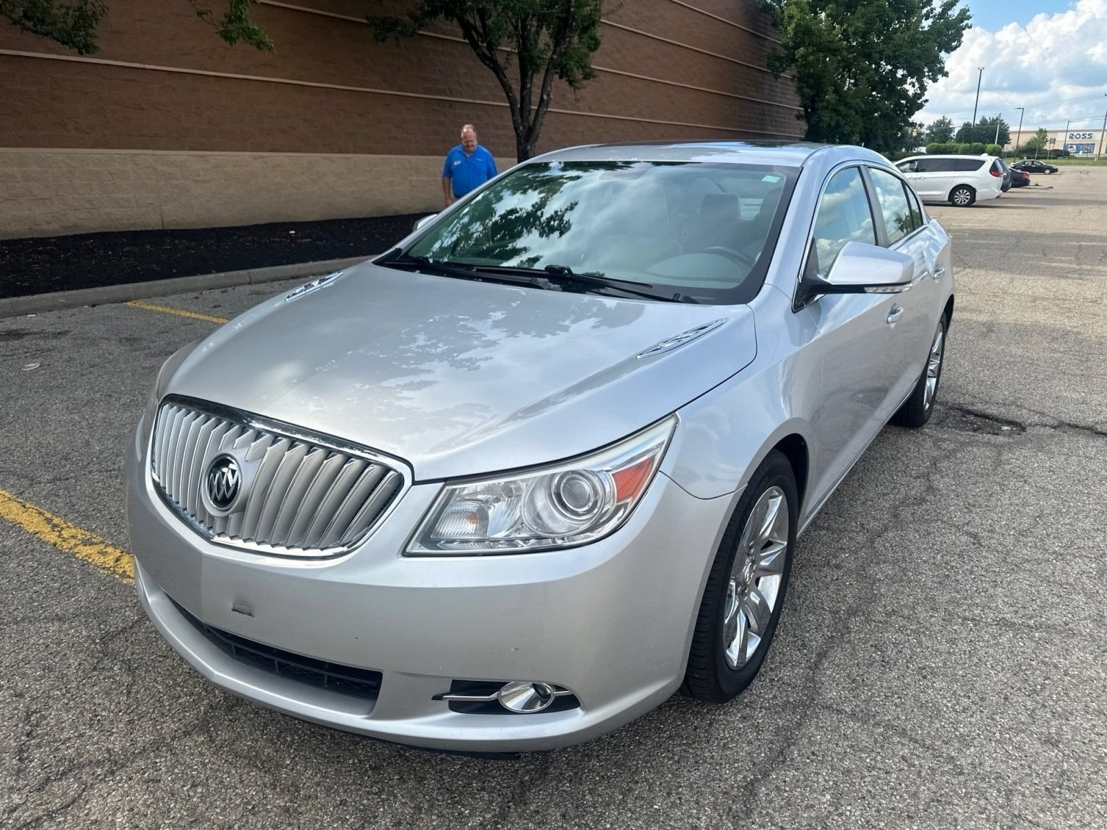 Used 2011 Quicksilver Metallic Buick CXS image 8