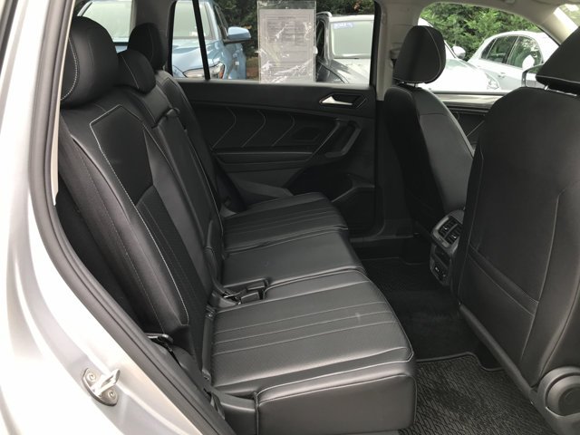 Used 2022 Pyrite Silver Metallic Volkswagen SE image 29