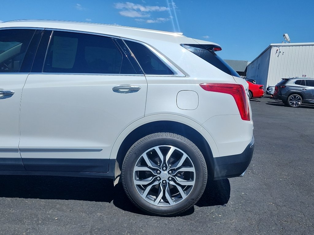 Used 2019 Crystal White Tricoat Cadillac Premium Luxury AWD image 9