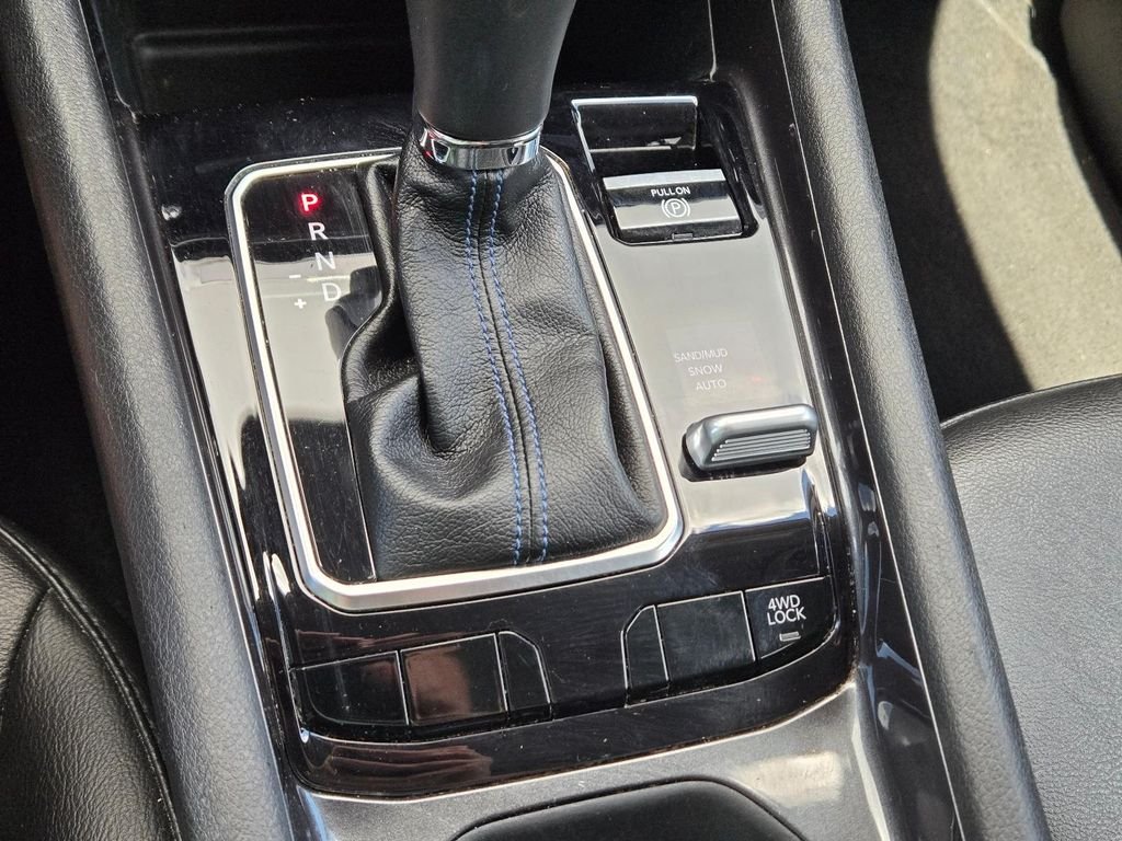Used 2022 Silver Jeep Latitude image 29