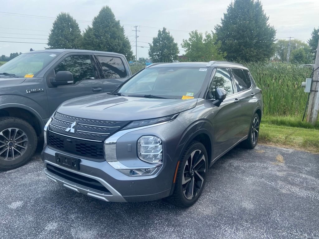 Used 2022 Gray Mitsubishi SEL image 3