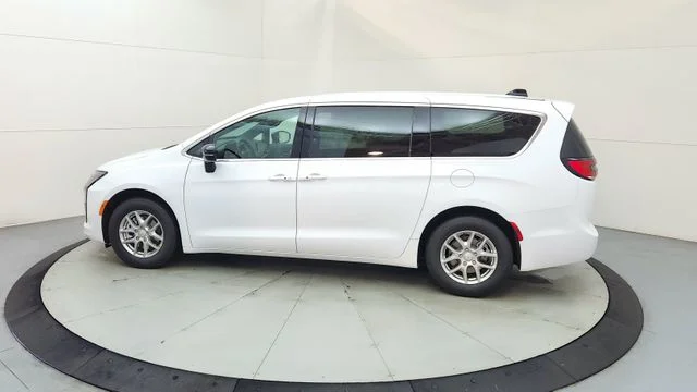 New 2027 Bright White Clear-Coat Exterior Paint Chrysler Select image 6