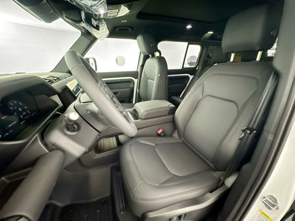 New 2026 Fuji White Land Rover X-Dynamic SE image 21