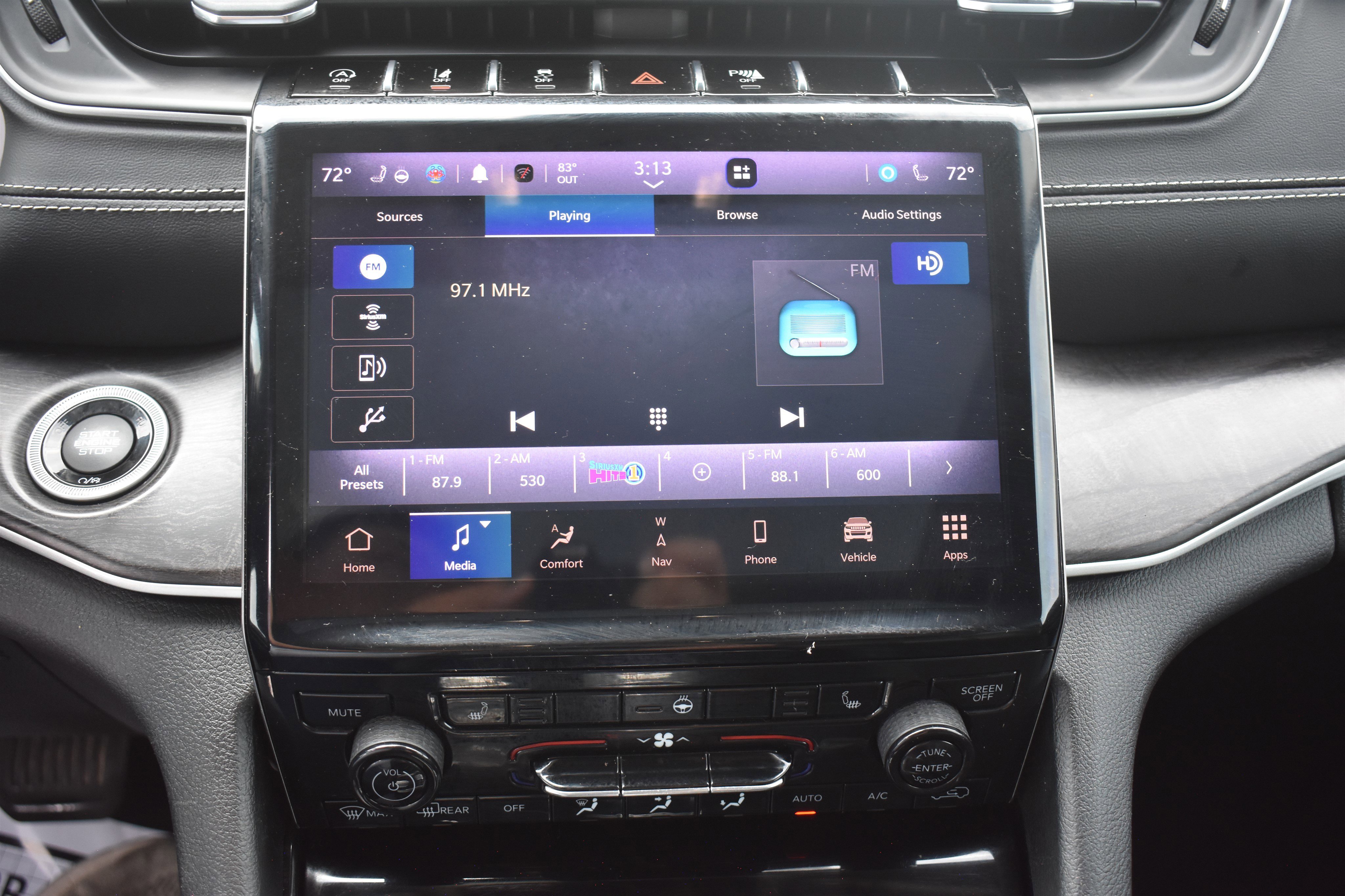 Used 2021 Diamond Black Crystal Pearlcoat Jeep Limited image 28