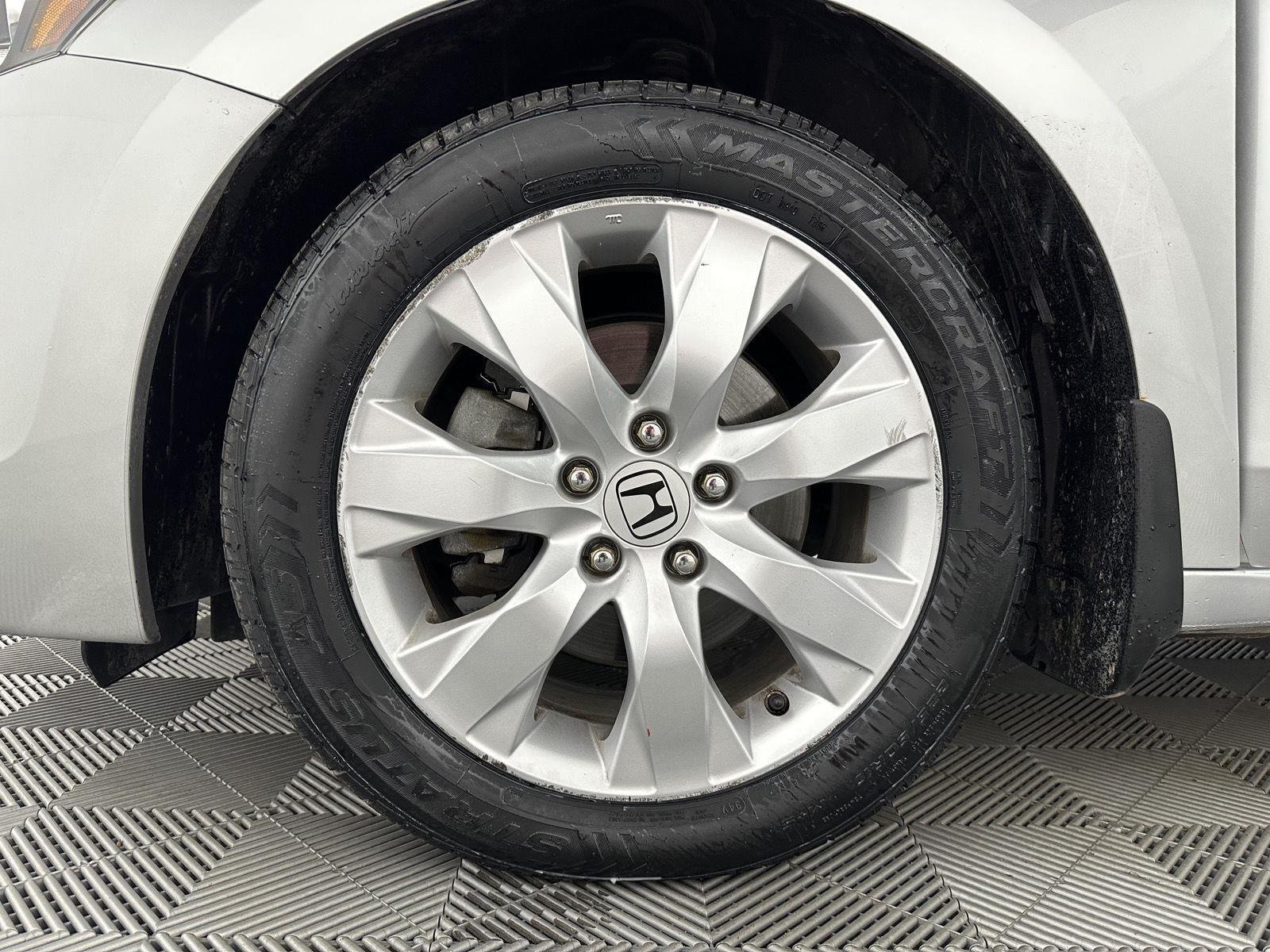 Used 2009 Polished Metal Metallic Honda EX-L image 21