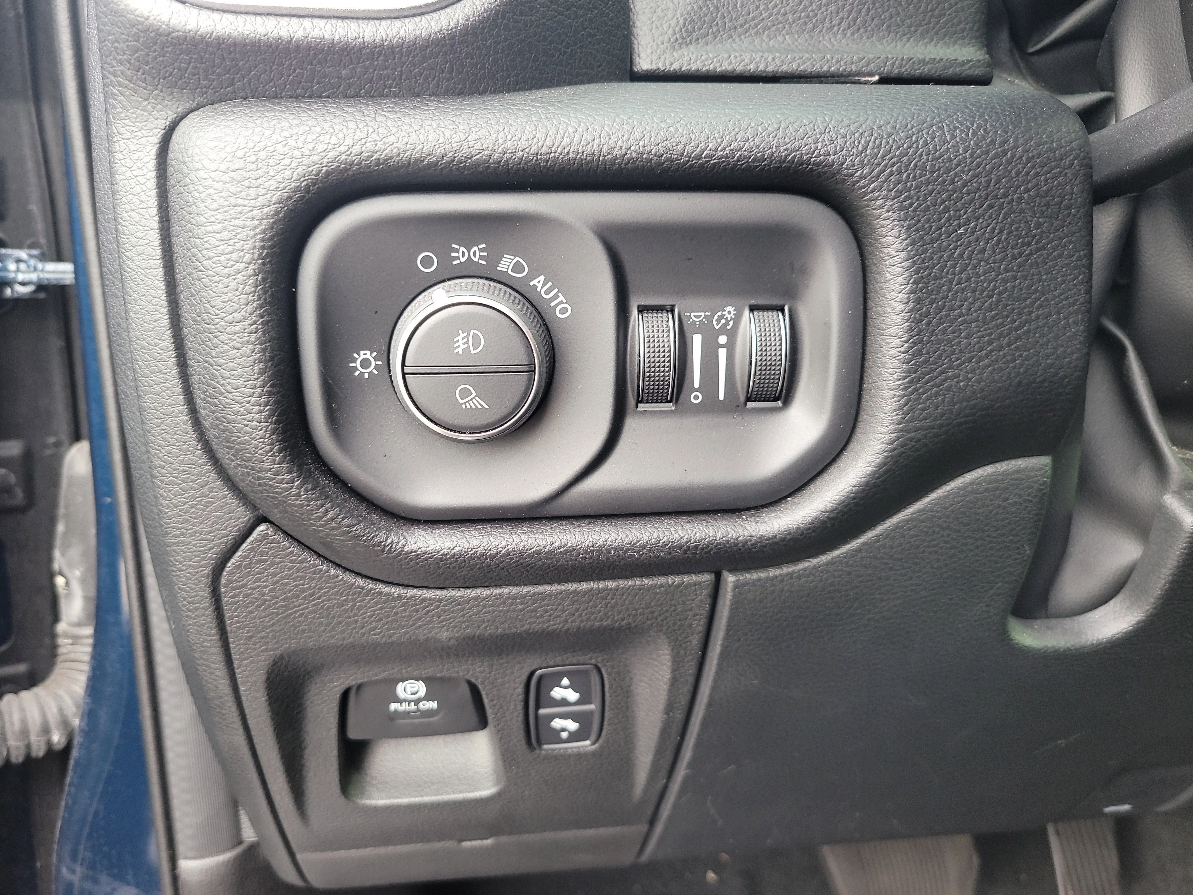 Used 2022 Patriot Blue Pearlcoat Ram Laramie image 30