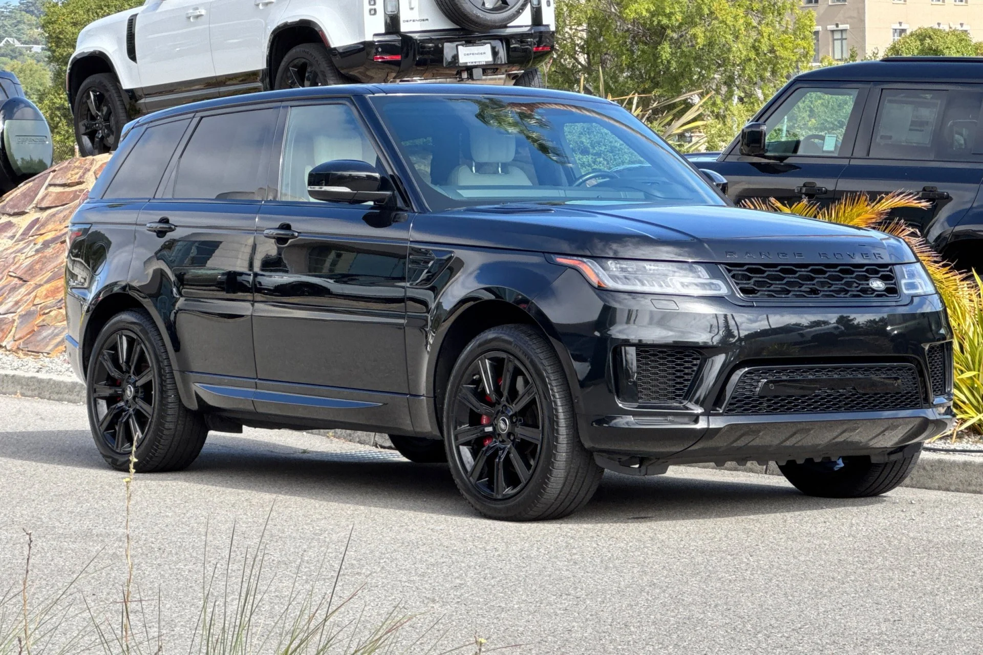 Used 2021 Santorini Black Metallic Land Rover HSE Dynamic image 9
