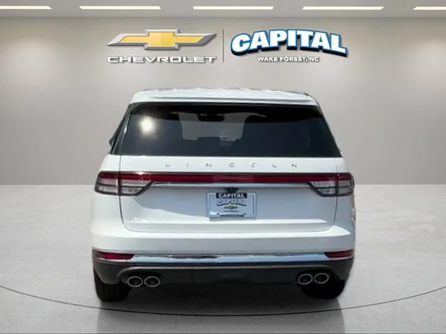 Used 2023 White Lincoln Reserve image 4