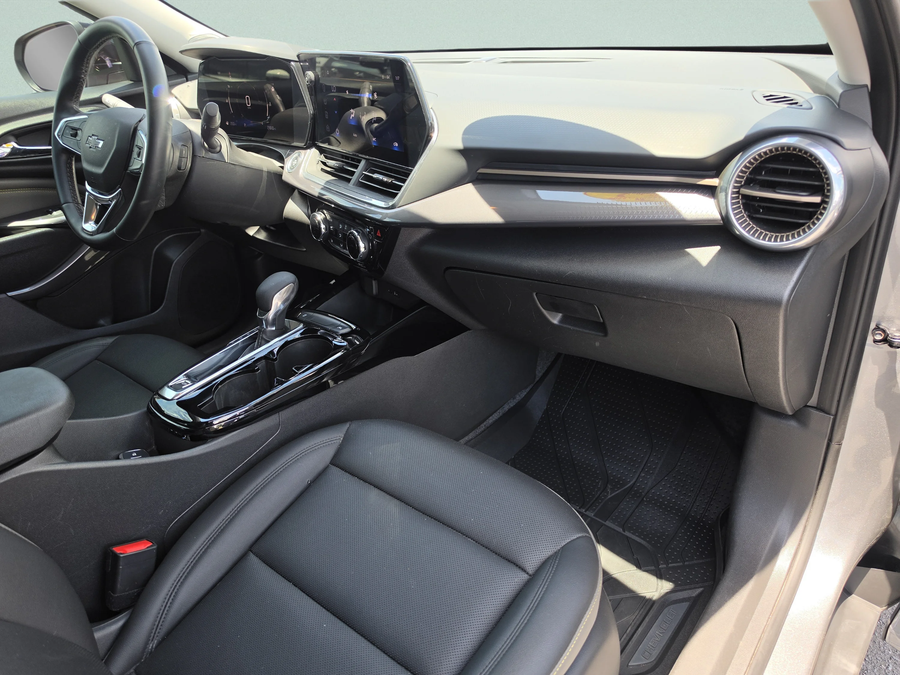 Used 2025 Sterling Gray Metallic Chevrolet ACTIV image 17