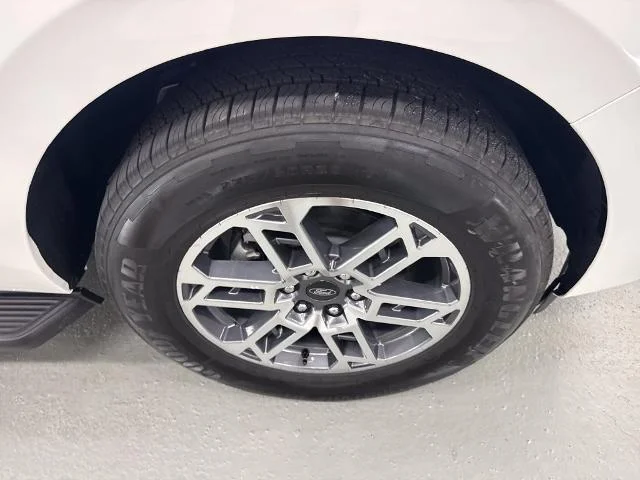 New 2026 Star White Metallic Tri-Coat Ford Active image 22