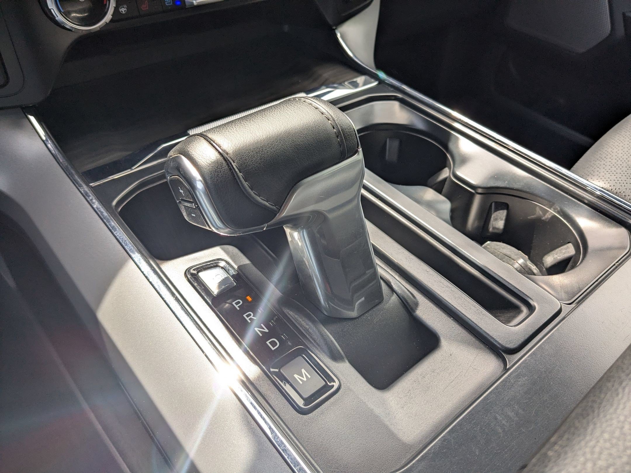 Used 2024 White Ford LARIAT image 27
