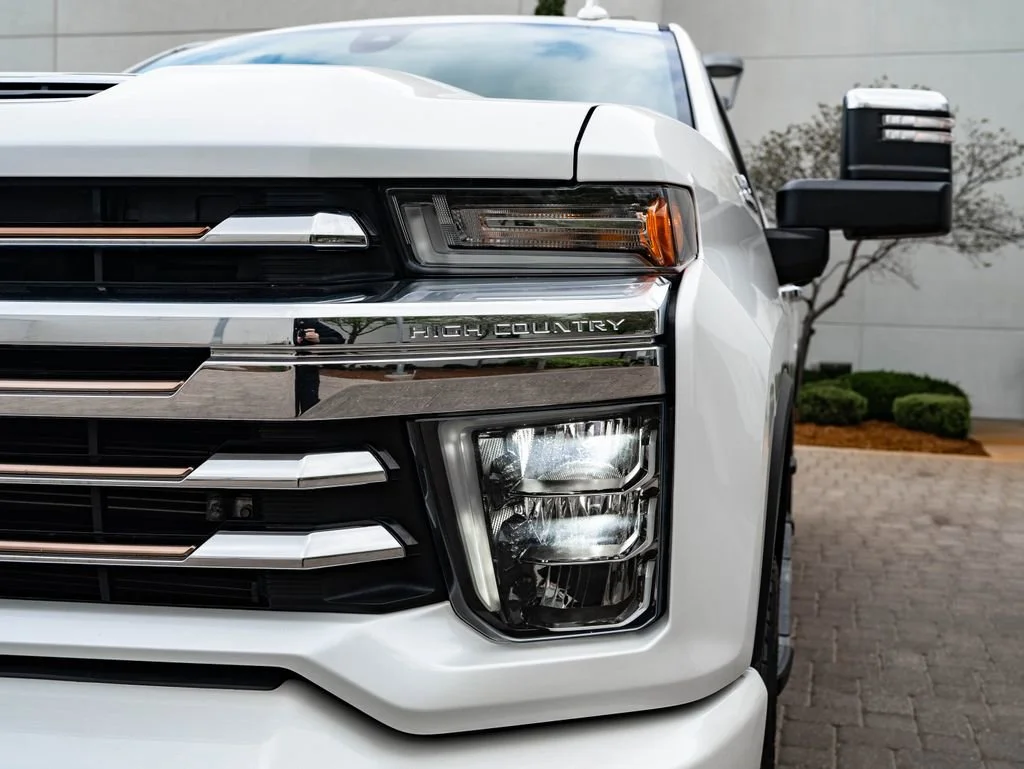 Used 2022 Iridescent Pearl Tricoat Chevrolet High Country image 14