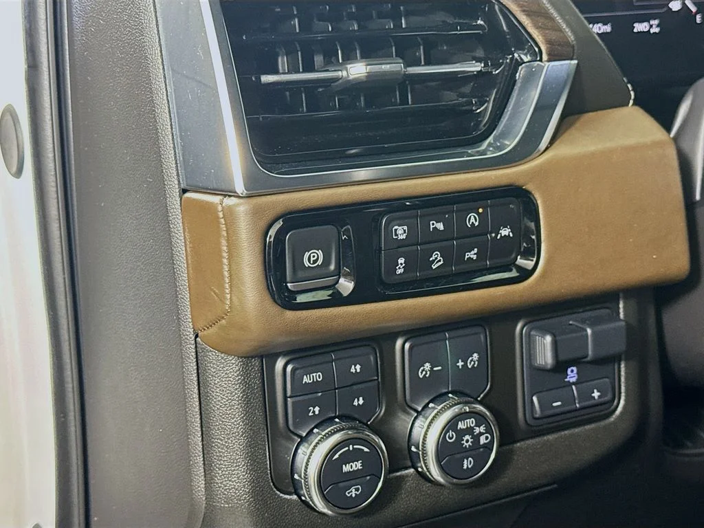 Used 2025 White GMC Denali Ultimate image 10