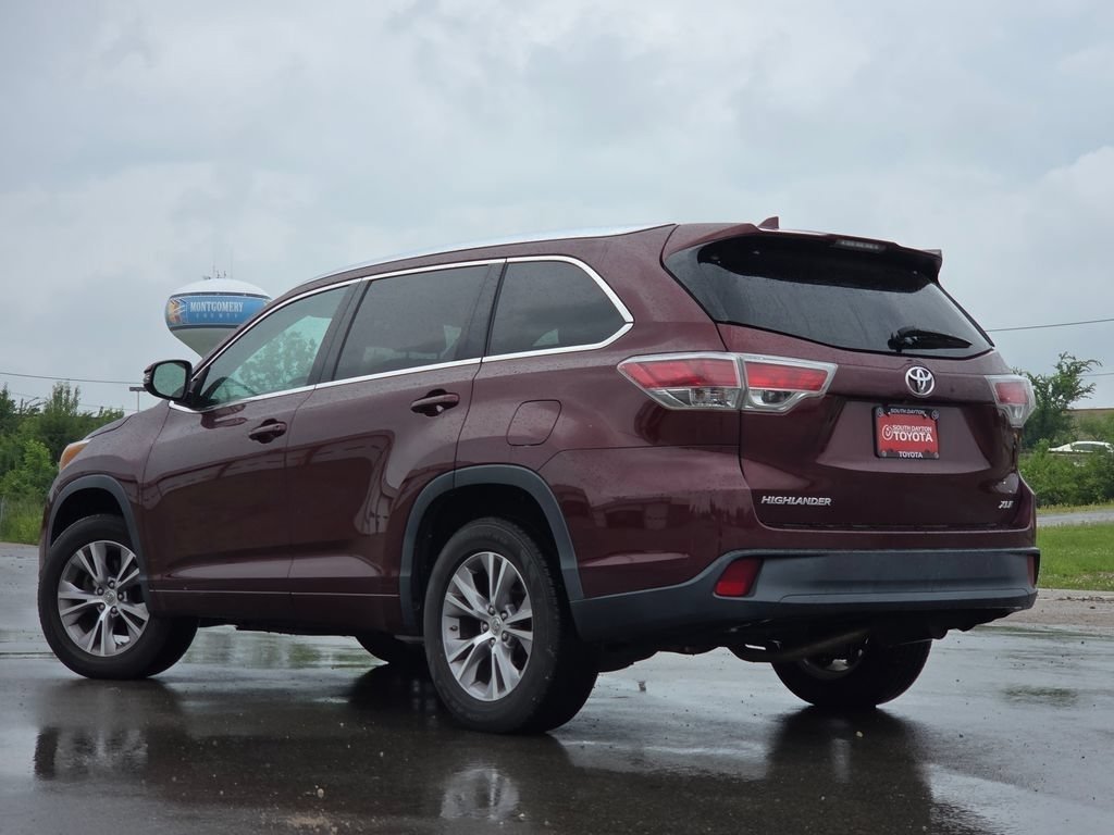 Used 2015 Ooh La La Rouge Mica Toyota XLE V6 image 23