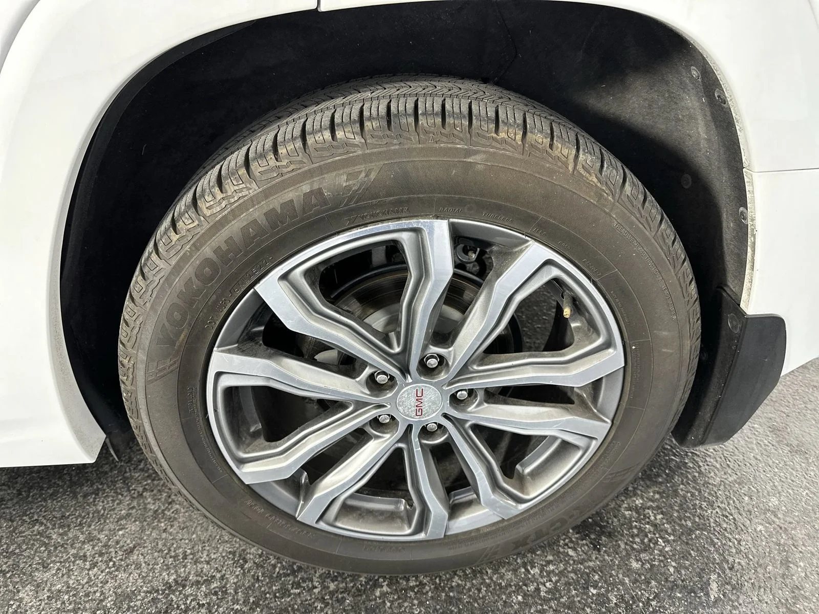 Used 2018 White GMC Denali image 10