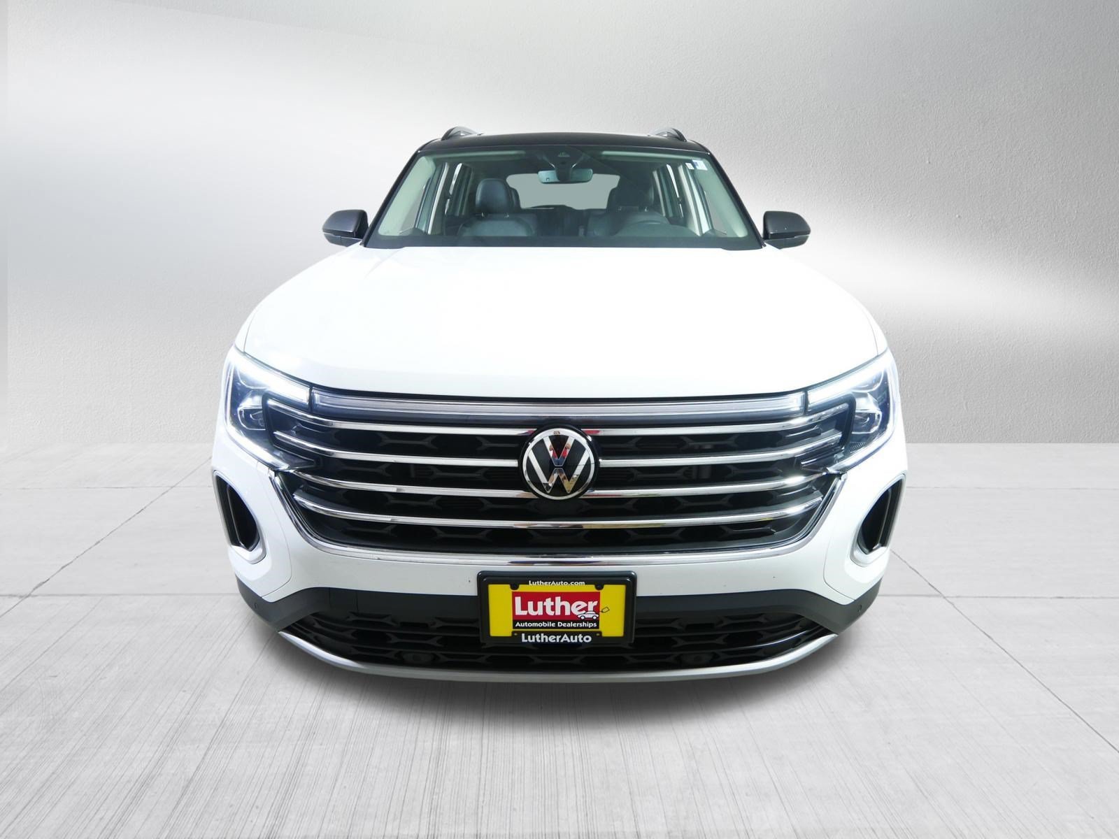 Used 2024 Volkswagen Atlas SE w/Tech with VIN 1V2KR2CA3RC505913 for sale in Golden Valley, Minnesota