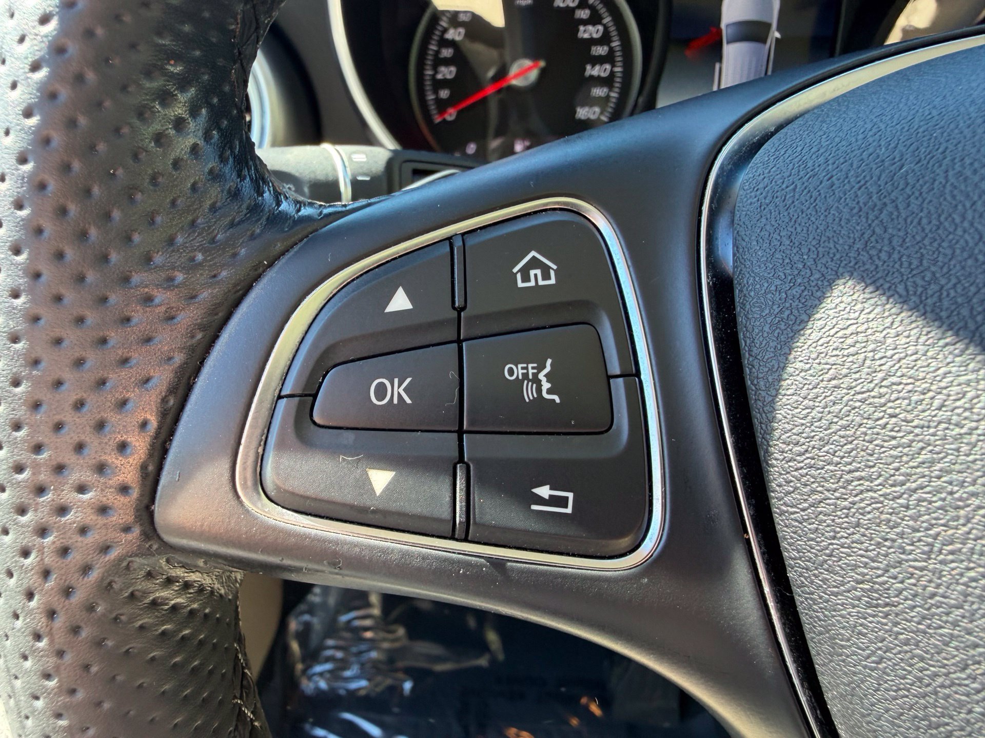 Used 2018  Mercedes-Benz GLC 300 image 12