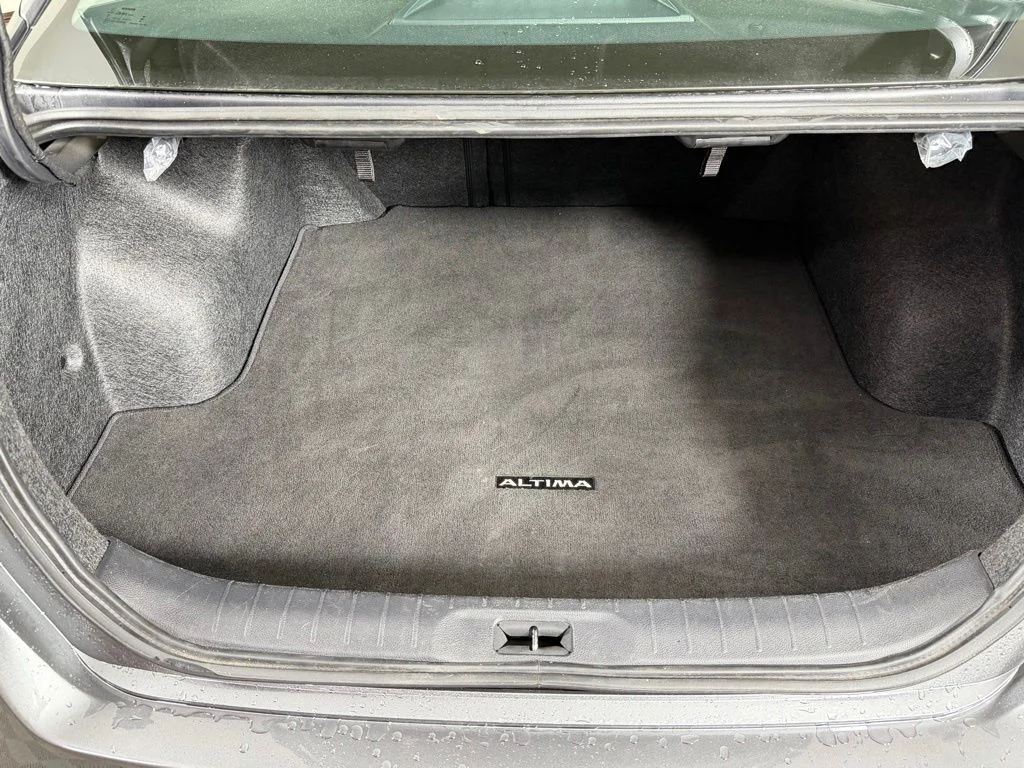 Used 2025 Gun Metallic Nissan 2.5 SV image 22