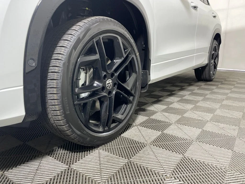New 2026 White/off-white Volkswagen 2.0T SE R-Line Black image 24