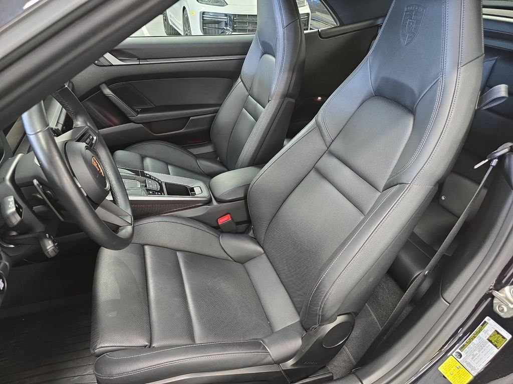 Used 2025  Porsche Carrera image 5