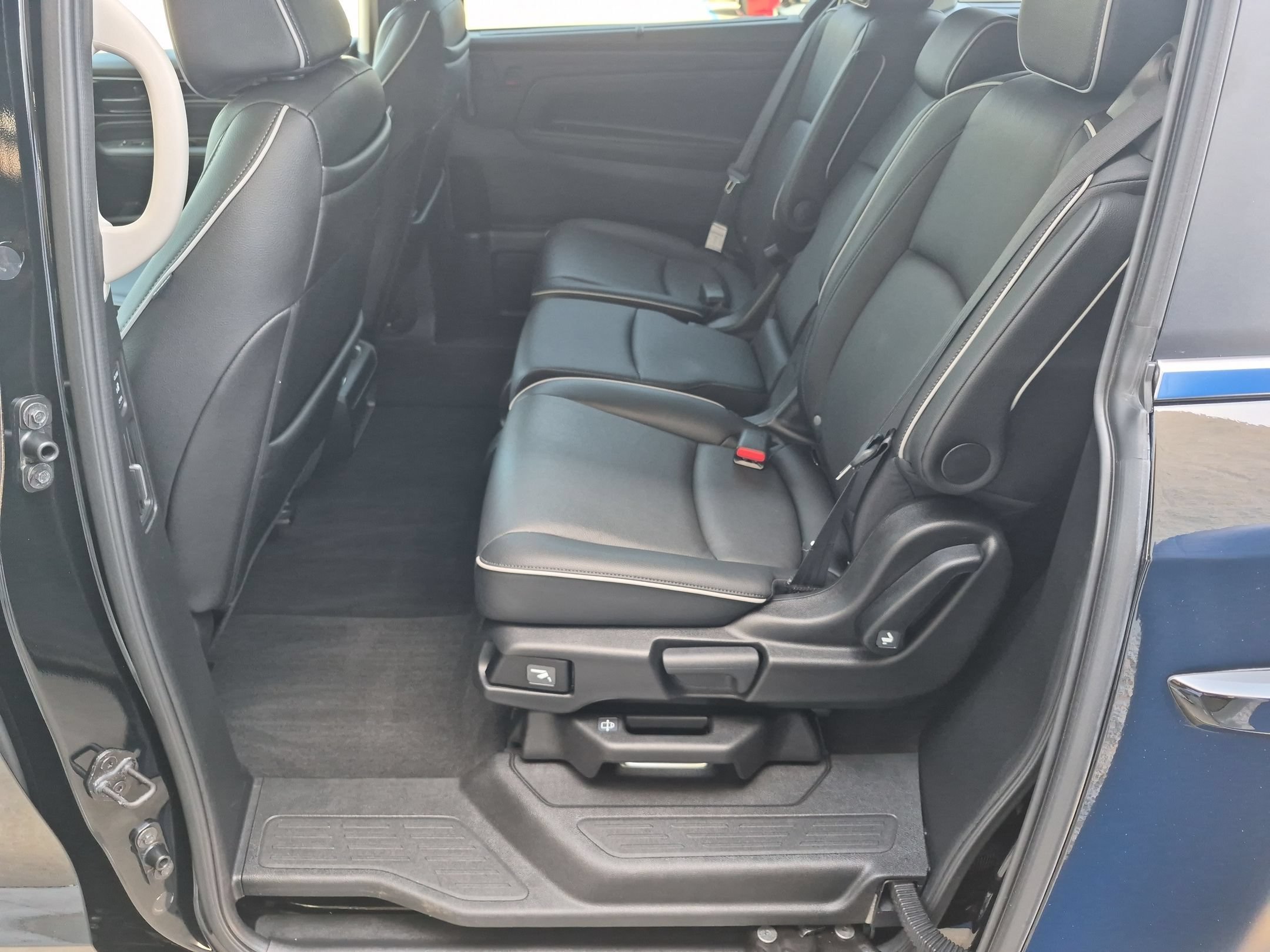 2025 Honda Odyssey Touring - Photo 25