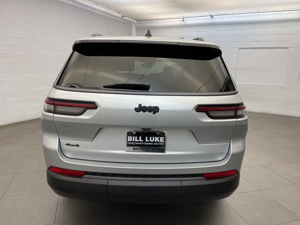 New 2026 Silver Zynith Exterior Paint Jeep Limited image 4