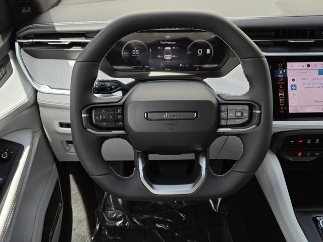 New 2026 Bright White Clear-Coat Exterior Paint Jeep Overland image 11