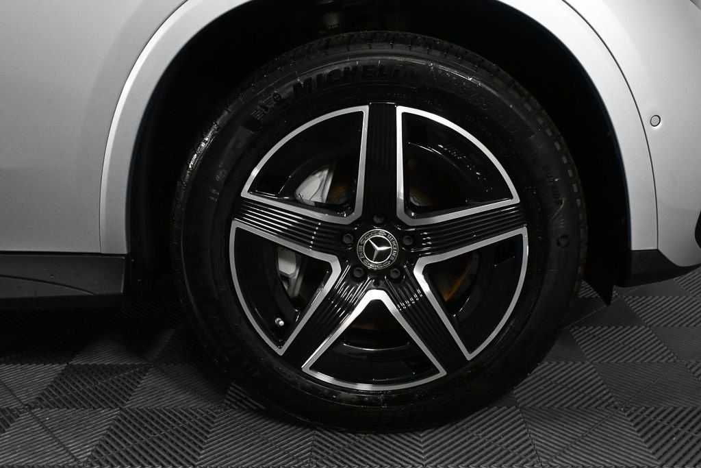Used 2025 Silver Mercedes-Benz GLC 300 image 36