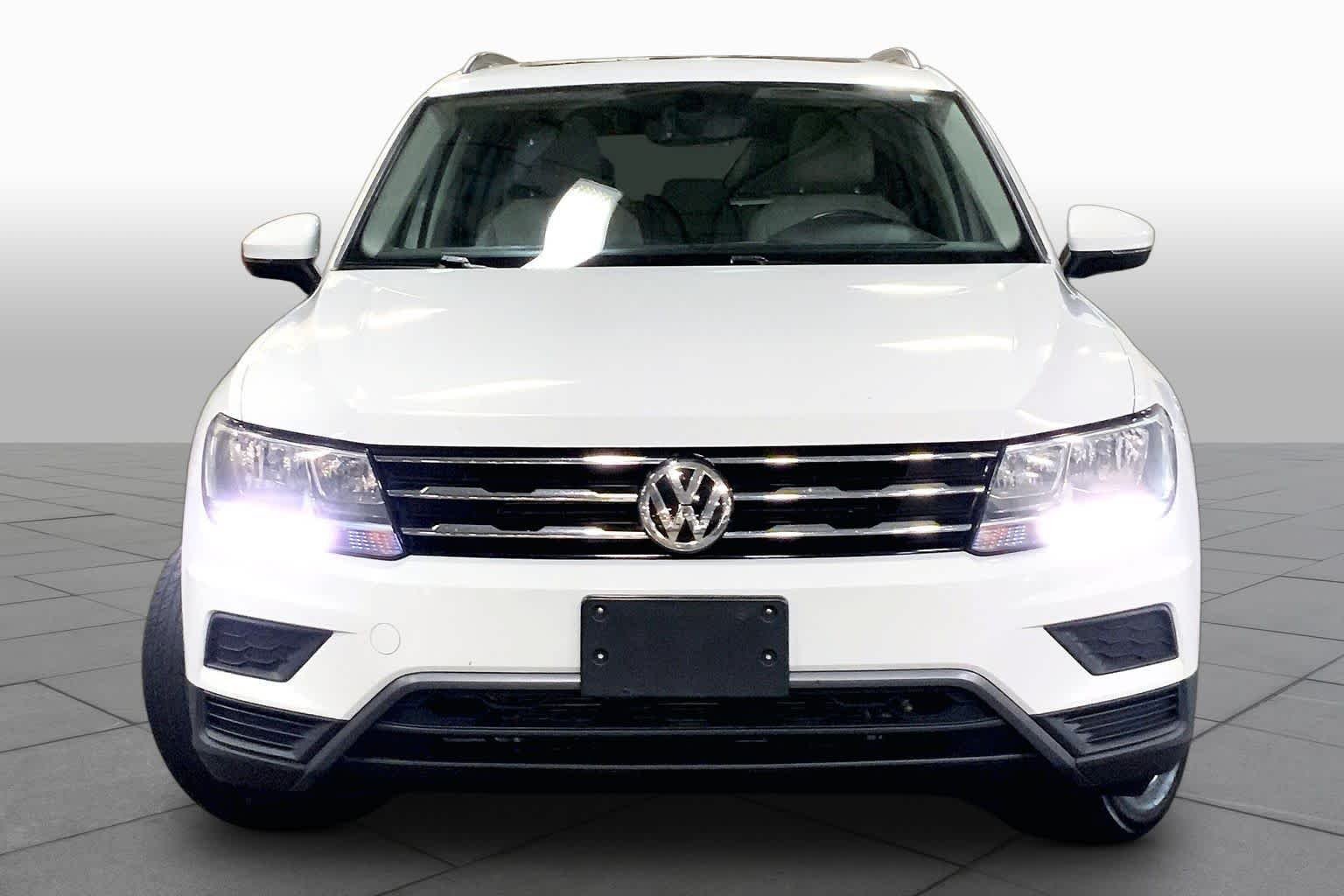 Used 2021  Volkswagen SE image 4