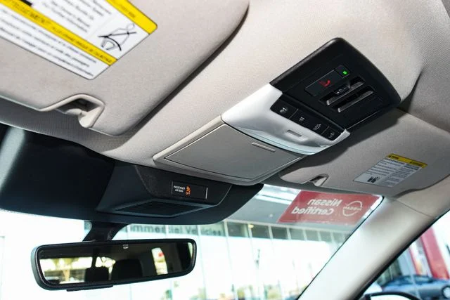 Used 2025 White Nissan Platinum image 41