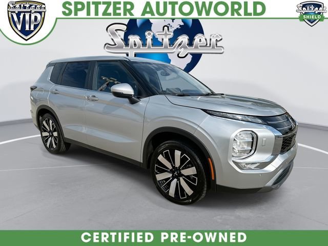 Silver 2025 Mitsubishi Outlander SE FWD SUV / Crossover Front-Wheel Drive Continuously Variable Transmission
