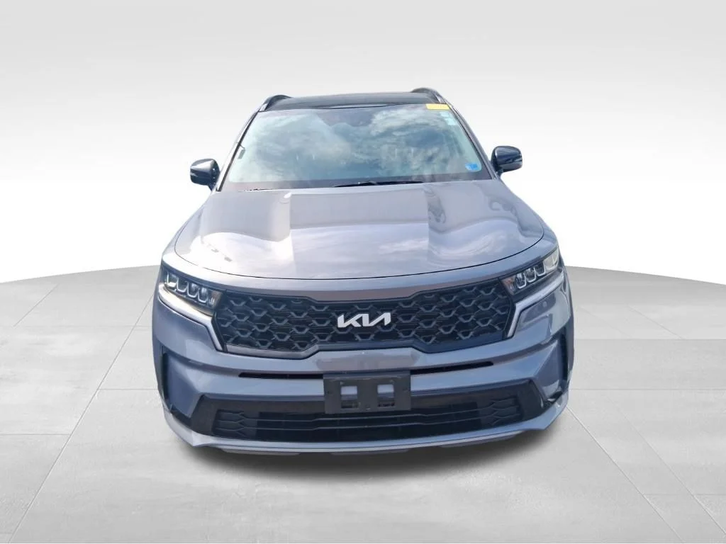 Used 2023 Silver Kia S image 9
