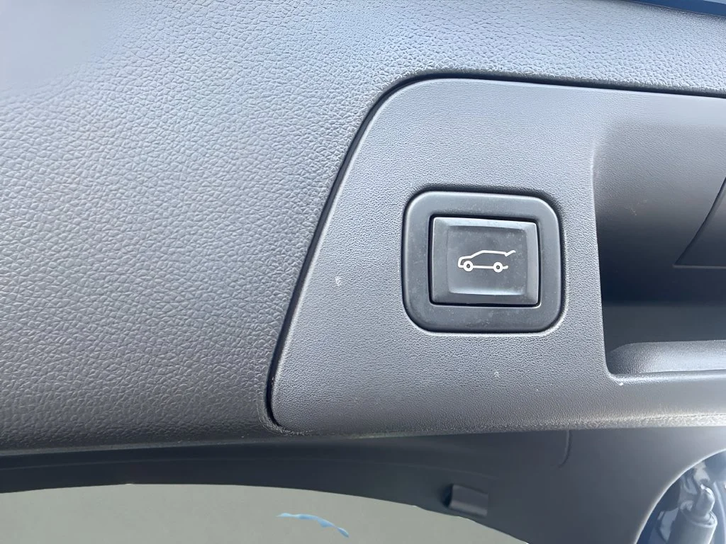 Used 2022 Blue Buick Avenir image 26
